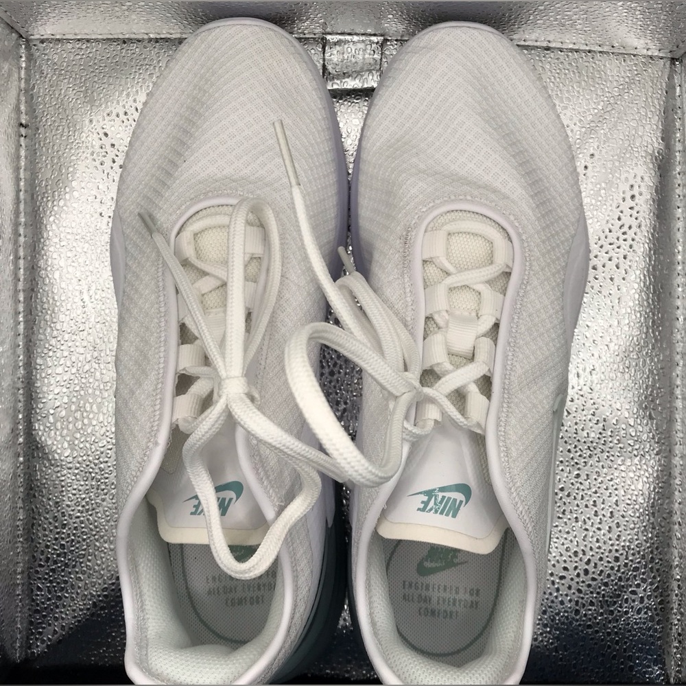 Nike Women's White and Green Air Max - Picture 2 of 4